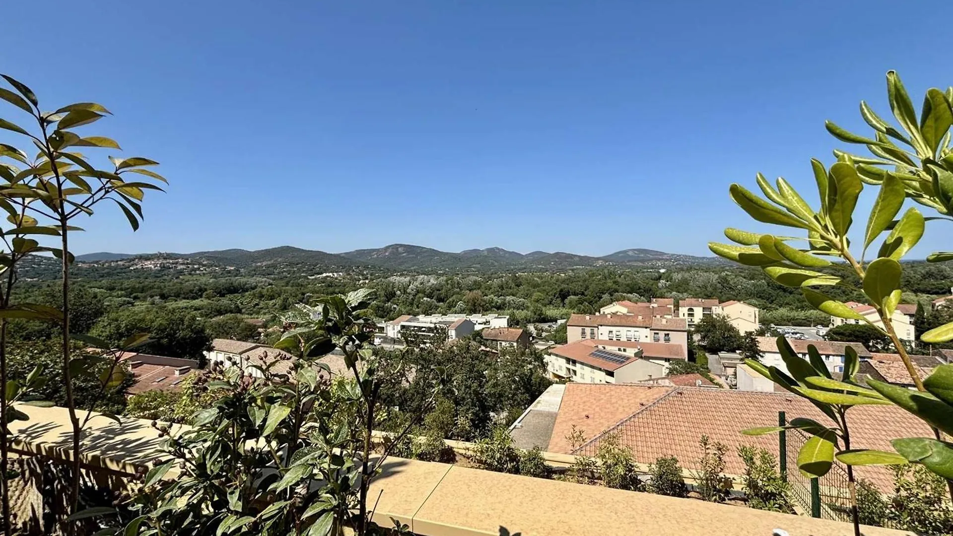 Appartement 2 Pieces, 4 Pers, Climatisation, Parking A Cogolin - Fr-1-226B-235 0*,