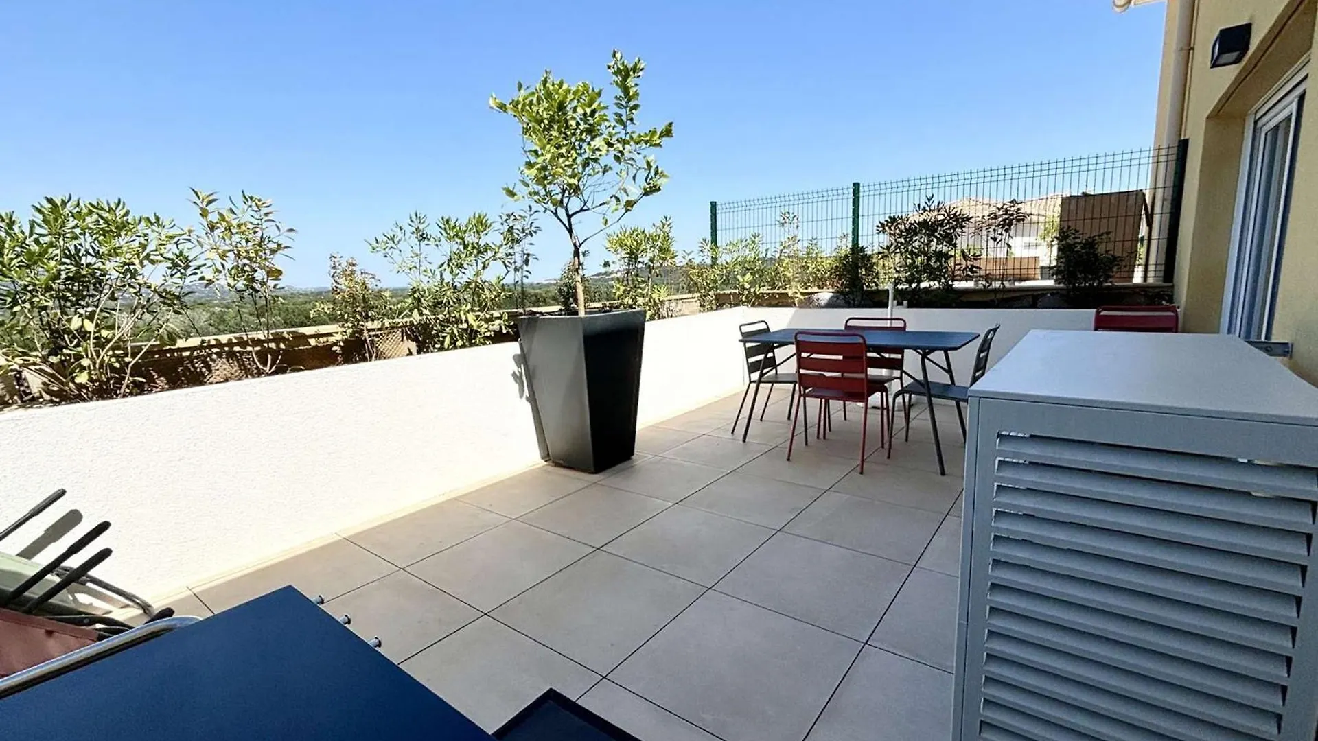 Appartement 2 Pieces, 4 Pers, Climatisation, Parking A Cogolin - Fr-1-226B-235