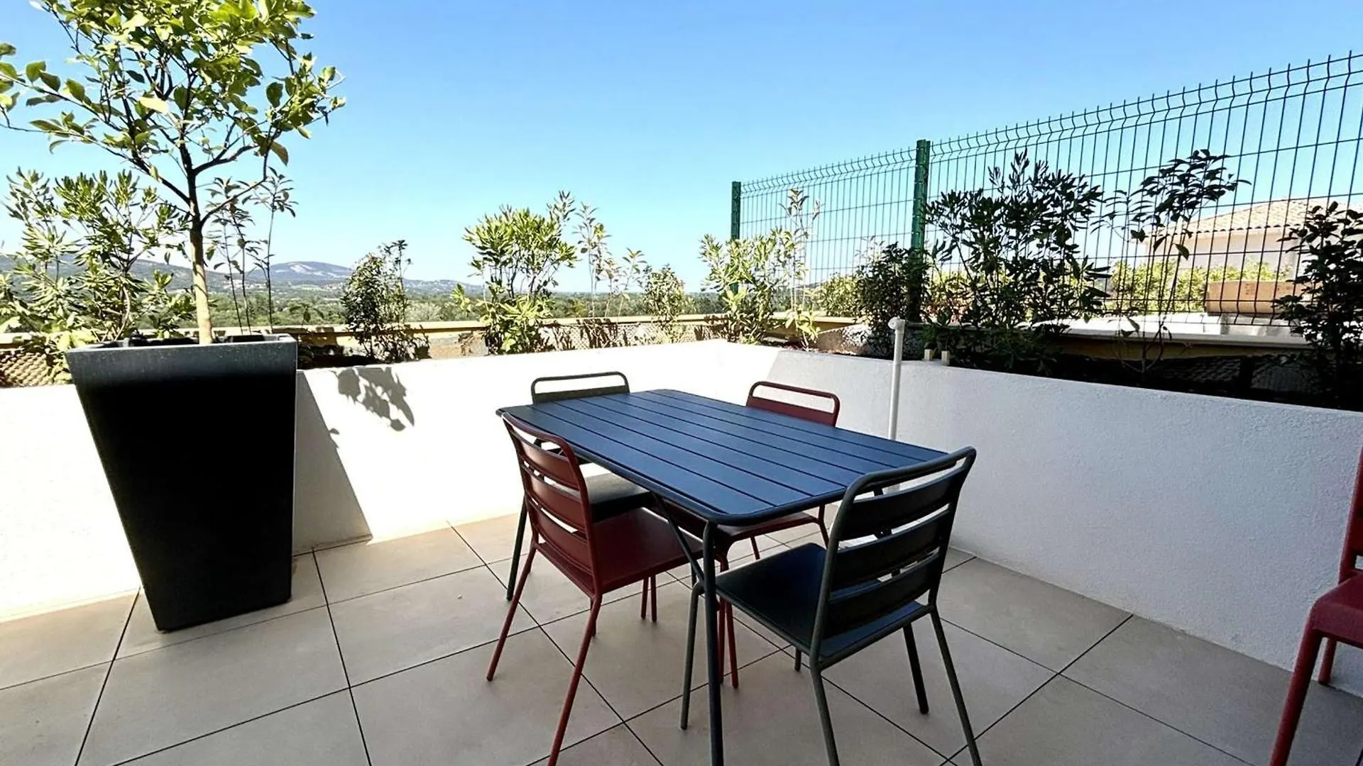 Appartement 2 Pieces, 4 Pers, Climatisation, Parking A Cogolin - Fr-1-226B-235